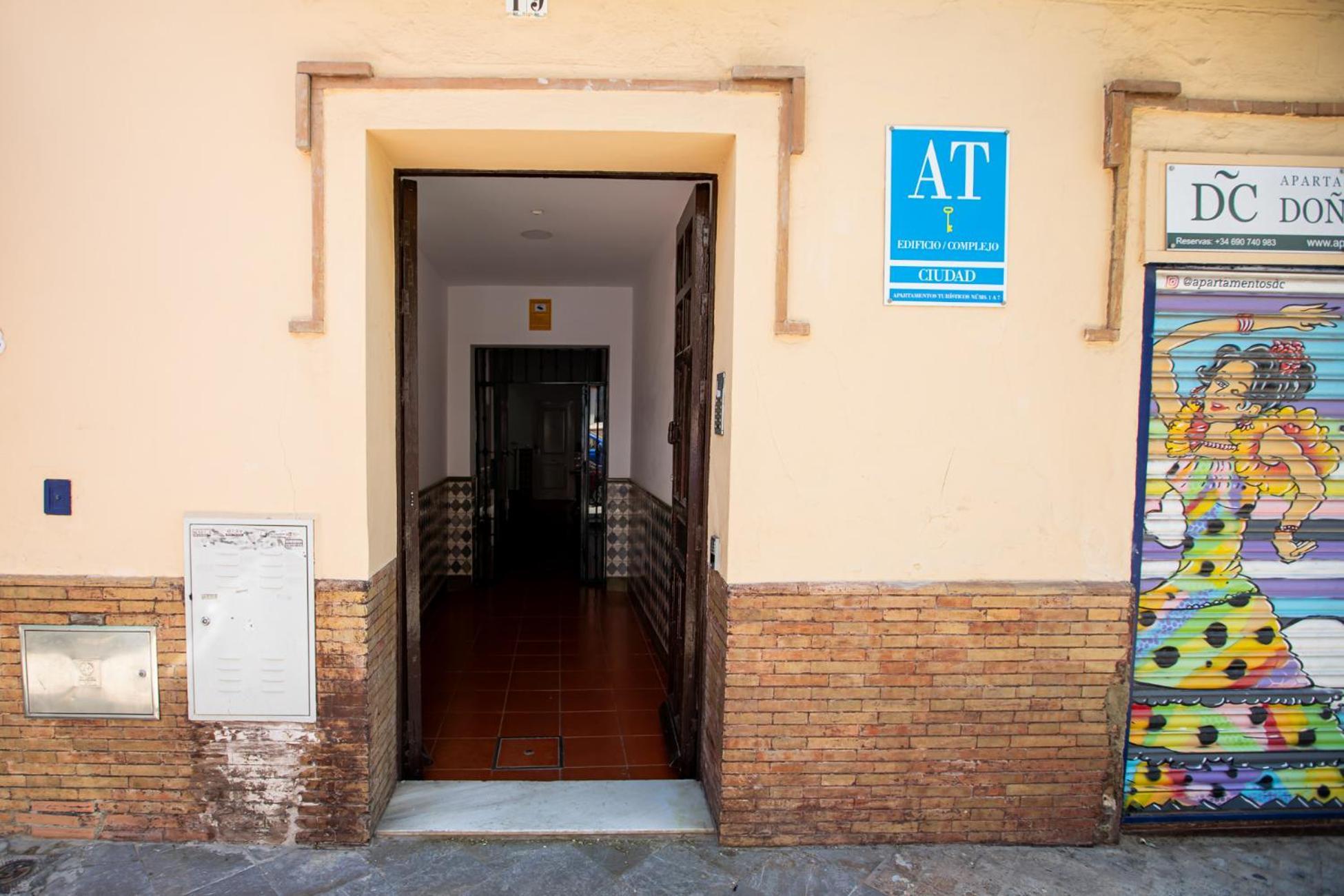 Apartamentos Dona Concha Sevilla Kültér fotó